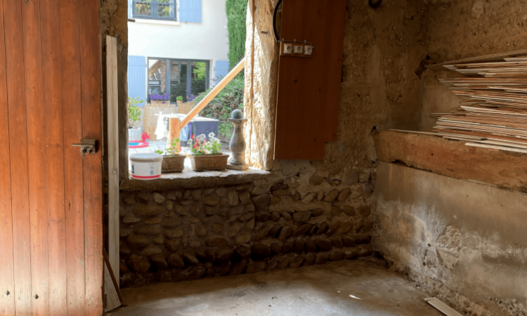 Aménagement d'un bureau à domicile dans la dépendance d'un ancien corps de ferme à Saint Cyr au Mont d'or