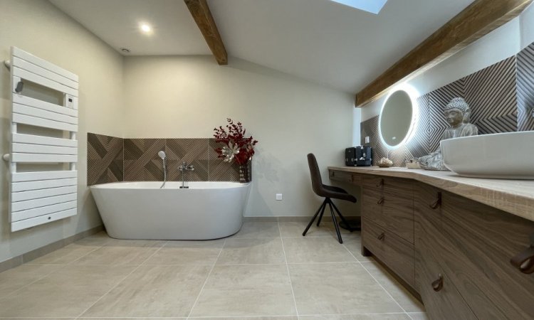 Rénovation complète d'une salle de bains dans une maison à Béligneux.